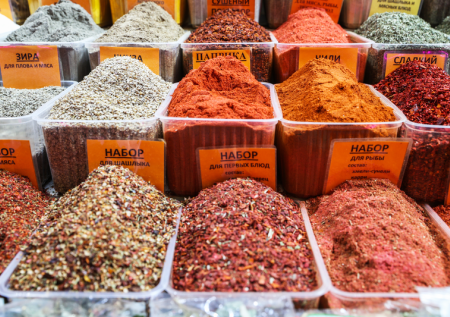 Биолог предупредила о рисках покупки специй на развес