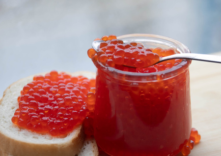 Деликатес своими руками: как правильно засолить красную икру