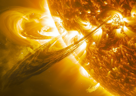 Недавняя мощная солнечная вспышка попала на видео