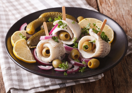 Солим селедочку сами — нежнейшая рыбка, которая тает во рту: больше не захотите магазинную — рассол готовится проще простого