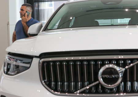 Юрист рассказал, как автосалоны обманывают россиян