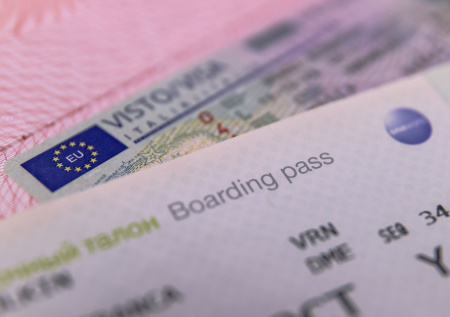 Названы страны, которые продолжают выдавать россиянам шенгенские мультивизы