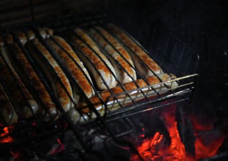 Забытый лайфхак для дачников: как очистить решетку гриля за 5 минут без лишних затрат