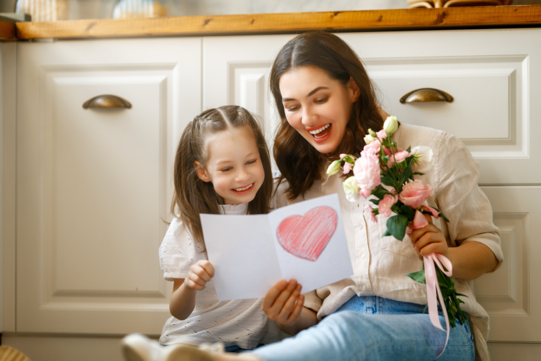 Для самого важного человека: День матери в 2025 году — бесплатные открытки