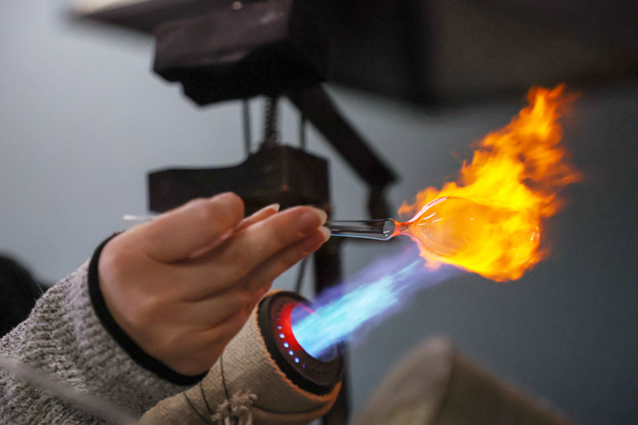 Изготовление заготовок для новогодних игрушек в помещении при музее елочной игрушки «Клинское подворье»