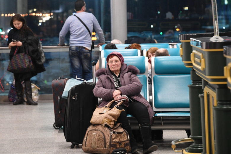 Пассажиры в аэропорту