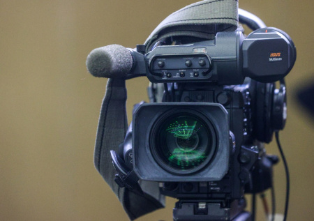 Французский телеканал прервал эфир из-за угрозы взрыва