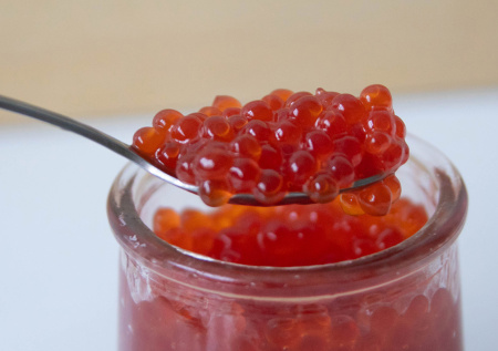 Раскрыт срок хранения красной икры в холодильнике