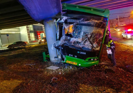 В Челябинске 12 человек пострадали в ДТП с автобусом