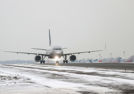 Озвучена причина задержки 12 авиарейсов из Петербурга