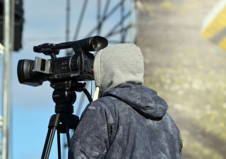 Историю пострадавшей при атаке ВСУ девочки расскажут на большом экране