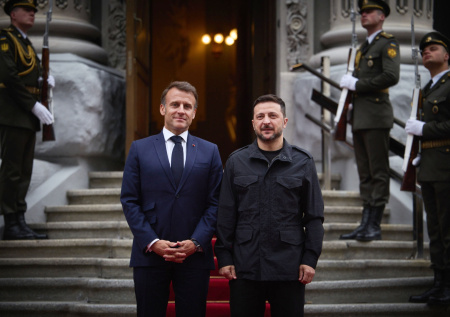 Разговор будет серьезным: что потребует Макрон у Зеленского в Париже?