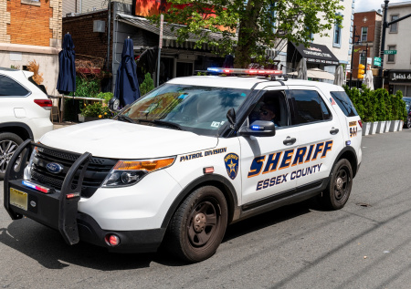 В Ньюарке неизвестный устроил массовую стрельбу