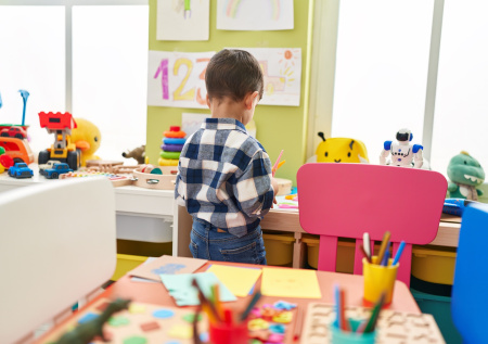 Помощника воспитателя в детском саду уличили в страшном преступлении