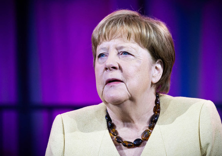 Орбан вспомнил, в чем Меркель превосходила его жену