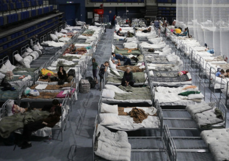 Власти Волгограда распорядились помочь жителям после атаки БПЛА