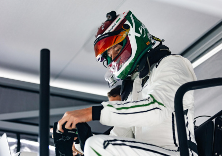 Российский пилот впервые проиграл гоночному роботу в Абу-Даби