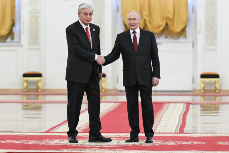 Президент РФ Владимир Путин и президент Казахстана Касым-Жомарт Токаев