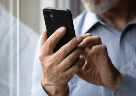 Мошенники попытались развести на деньги 99-летнего ветерана