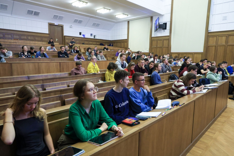 Студенты в лекционной аудитории