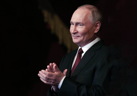 Раскрыто, кому Путин «дал пять» во время концерта в Большом театре