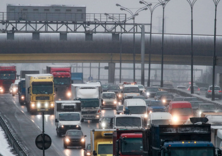 ДТП почти парализовало движение на внешней стороне МКАД