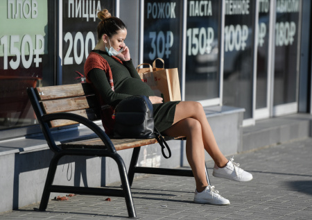 Россиян предупредили об опасности сотовой связи для беременных