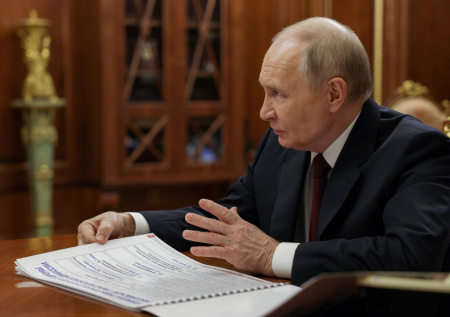 Путин  отметил работу профсоюзов в опасных условиях зоны СВО