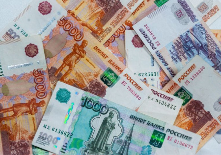 Внешний долг РФ упал до 14% ВВП: что это значит для экономики, рубля, цен