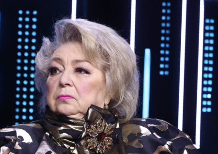 Бездетность, череда трагедий, инвалидная коляска: как живет Тарасова