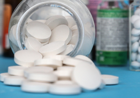 Врач рассказала о неочевидной опасности витаминных БАДов