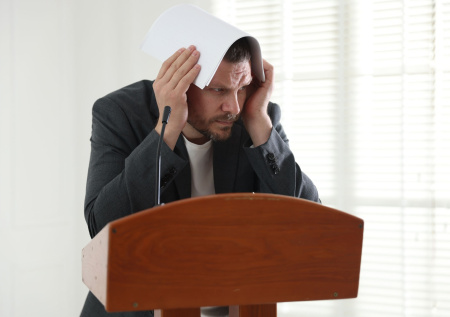 Названы лайфхаки для преодоления страха публичных выступлений