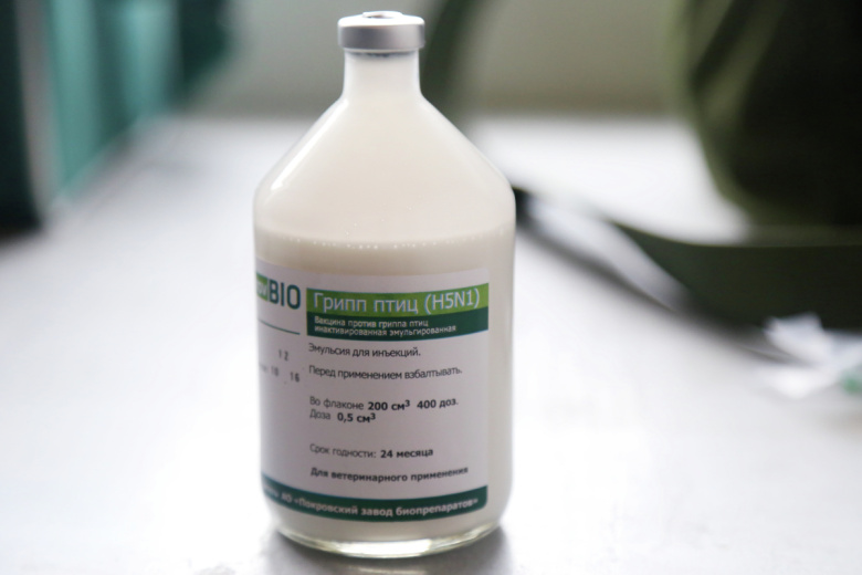 Флакон с эмульсией для изготовления вакцин от птичьего гриппа