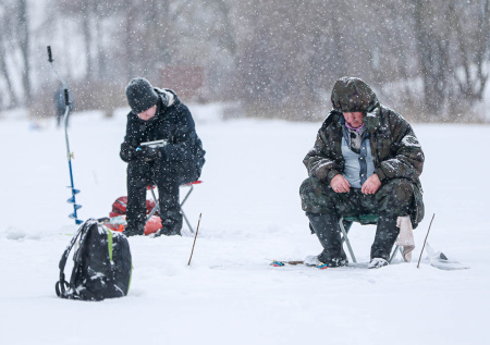 Собираемся на зимнюю рыбалку: полный комплект экипировки