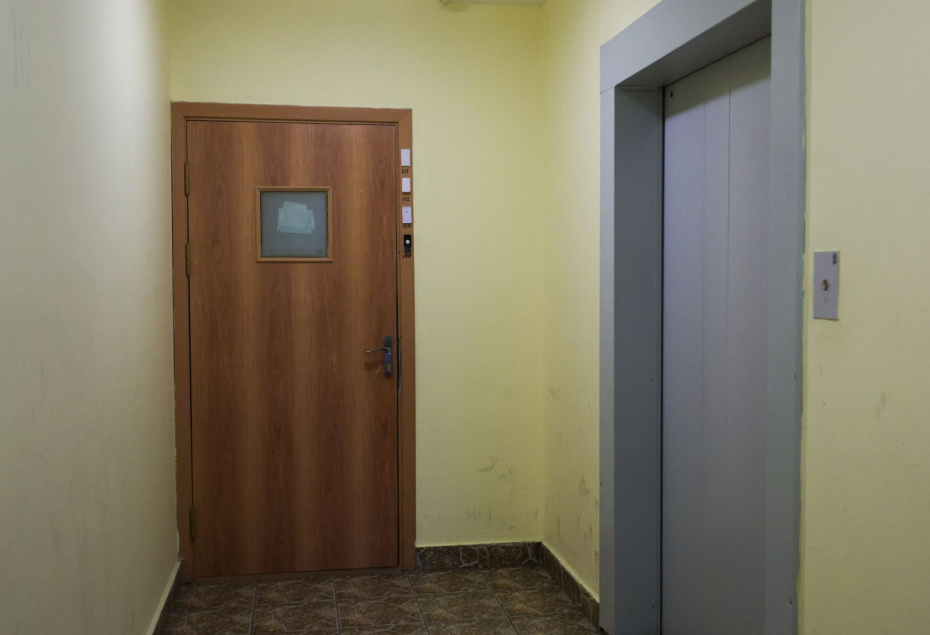 Московская область. Балашиха. Этаж квартиры в жилом доме, где нашли тело убитого ребенка