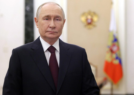 Путин присвоил четырем многодетным матерям высшее государственное звание