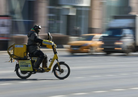 В Москве раскрыли число нарушителей ПДД среди велокурьеров
