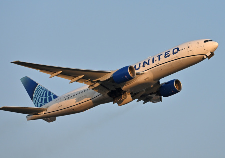 Самолет экстренно сел после слов пассажира о бомбе в багаже жены