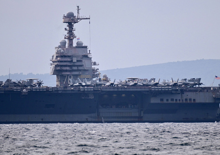 Эксперт объяснил, как США попали в цугцванг из-за авианосца на Карибах