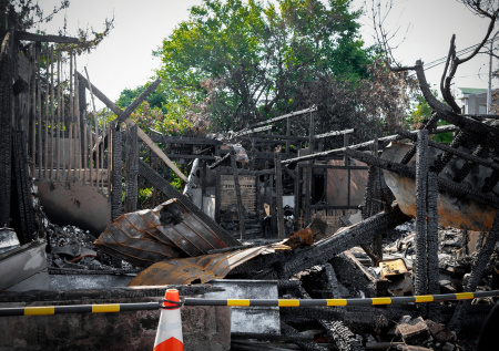 Россиянам объяснили, какой штраф грозит за неубранный сгоревший дом