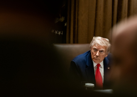 Американист объяснил, почему Трамп оставил Обаму в покое