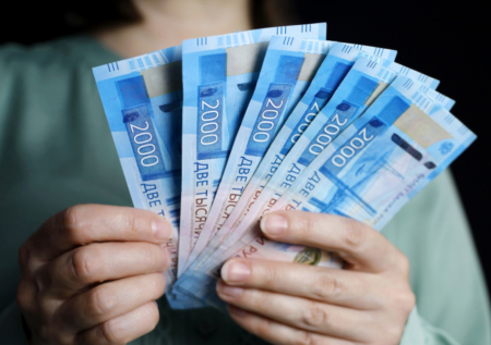 Названа категория россиян, которым придется заплатить повышенный налог