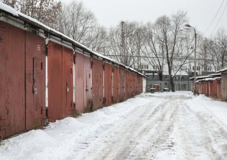 В гараже российского города обнаружили несколько мертвых тел