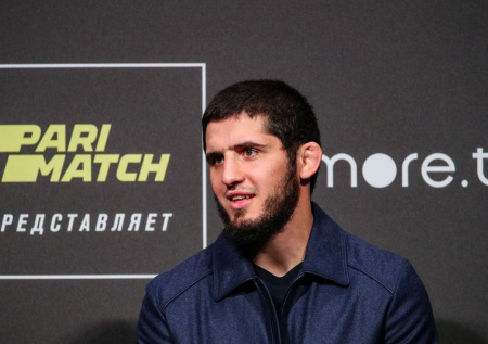 Стало известно, сколько Махачев заработал за карьеру в UFC