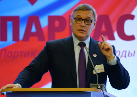 Бывшего премьера России признали террористом и экстремистом