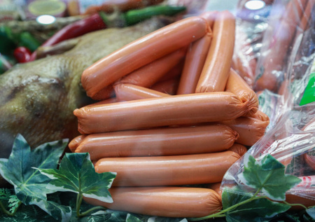 Технолог дал советы по выбору качественных сосисок