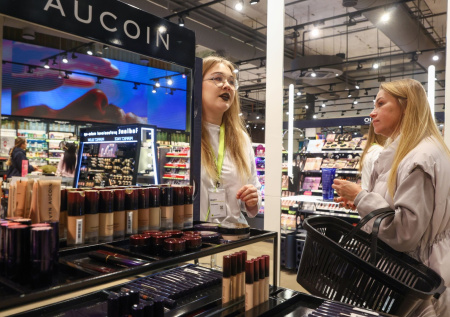 Психотерапевт объяснила, почему формируется зависимость от покупок