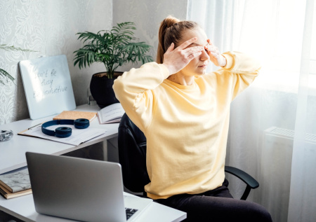 Сомнолог раскрыла неочевидную причину сонливости по понедельникам