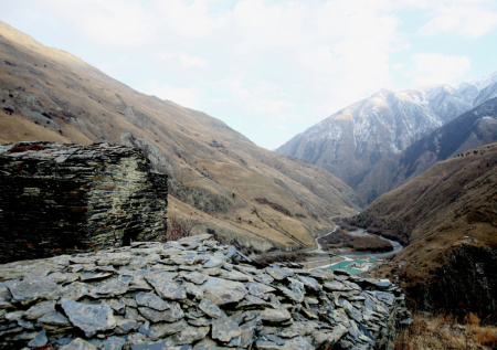 Уроженец Таджикистана поселился в машине на границе между двух стран