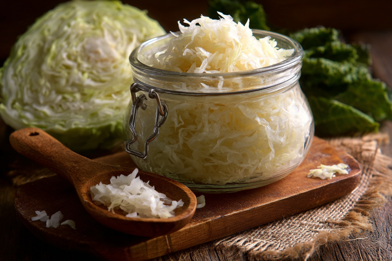 Добавьте этот ингредиент, и квашеная капуста станет вкуснее